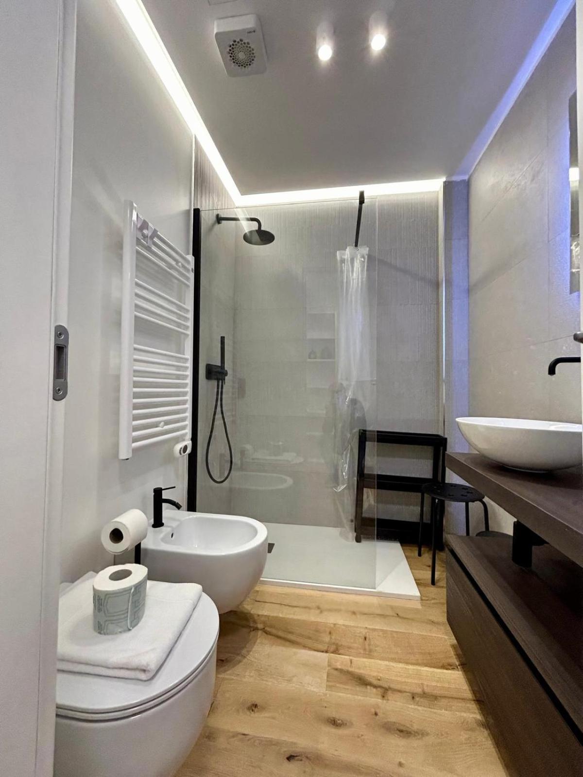 Kibilu Luxury Apt With Terrace, Isola District And Near Garibaldi Station Milan Exterior photo
